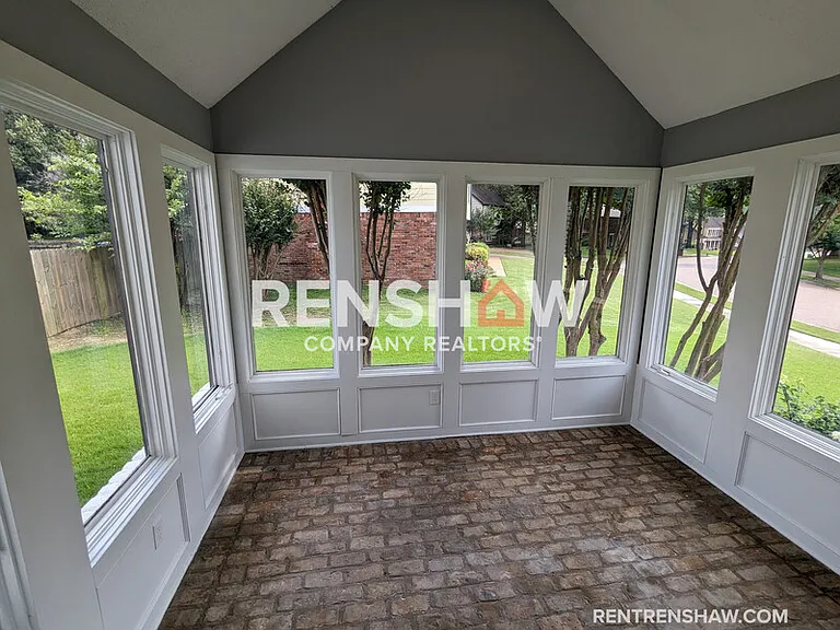 8161 Effingham Dr — Photo 6