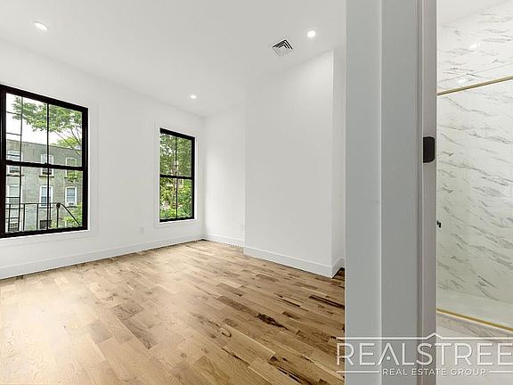 5th image of 720 Chauncey St Unit 2