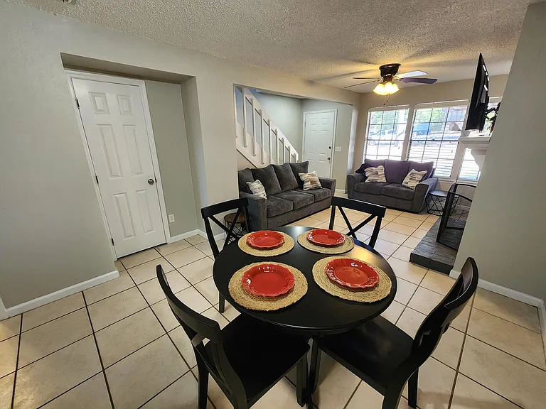2228 Timberwood Cir N — Photo 6