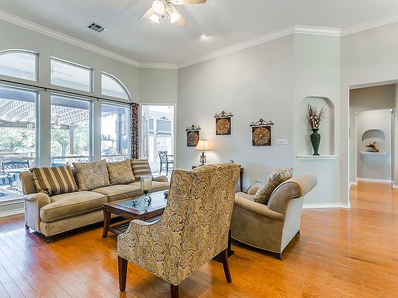 5th image of 2569 Green Meadow Dr