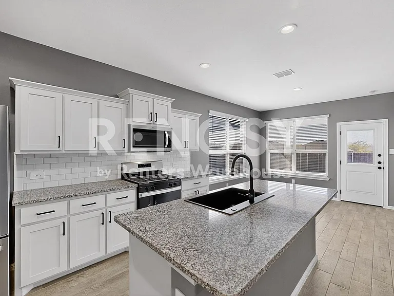 8517 Centerboard Ln — Photo 11