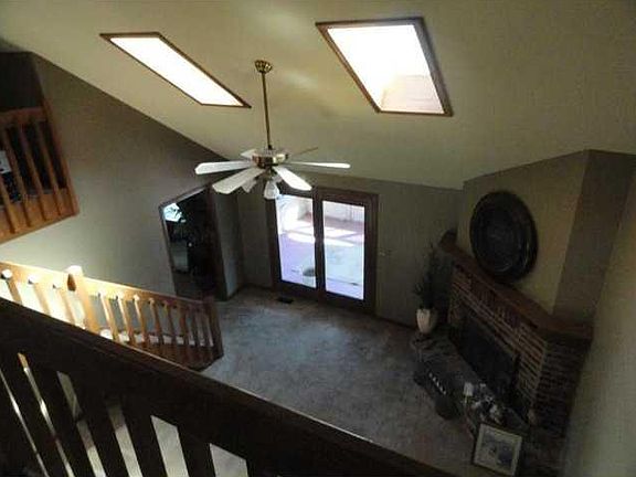4th image of 410 Brendandow Ct
