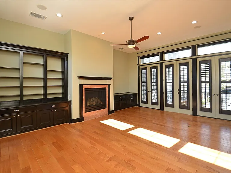 1818 Binz St #E — Photo 11