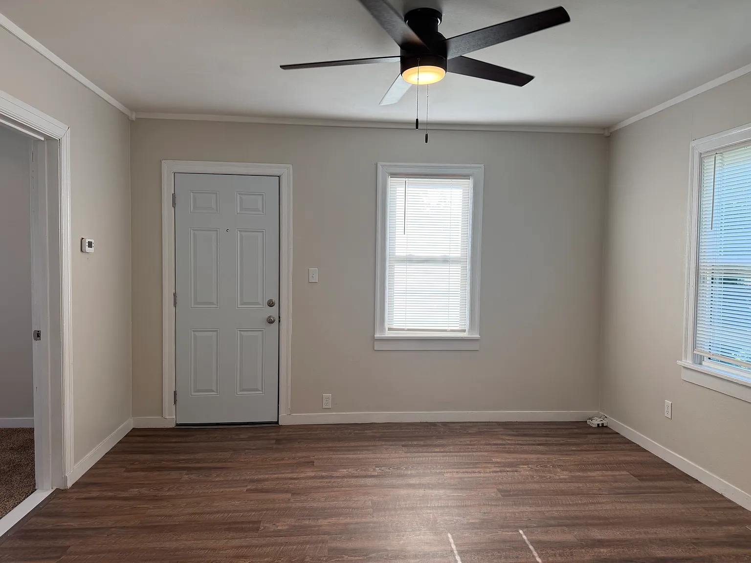2 bed, 700 sqft, $1,300 — Photo 3
