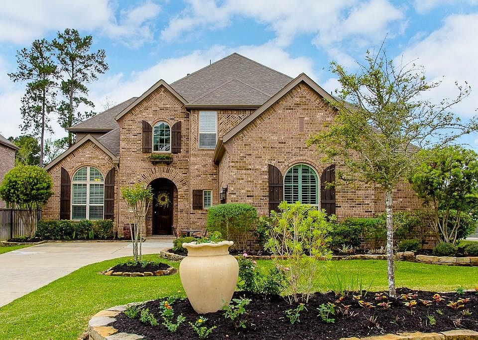 1st image of 226 Greylake Pl