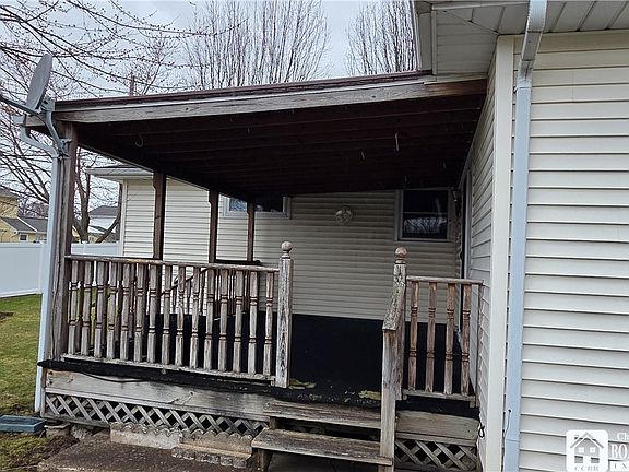 3rd image of 104 Bradwood Rd