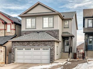 88 W Nolanhurst Cres NW, Calgary, AB T3R0Z3