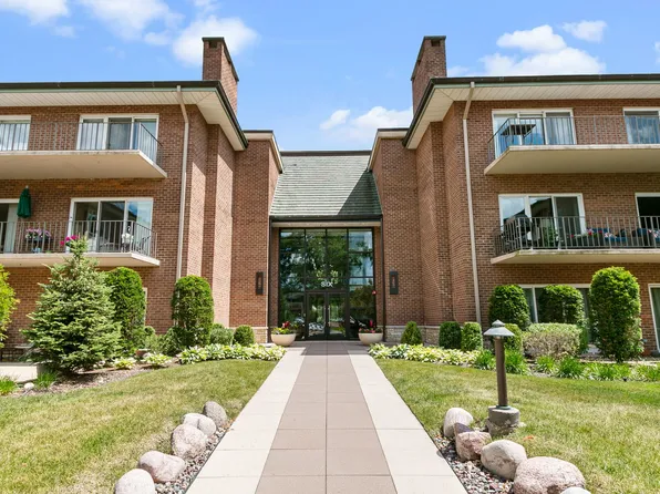 6 Oak Brook Club Dr APT K205, Oak Brook, IL 60523