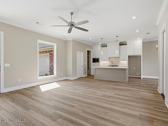 5th image of 345 Brookfield Cir