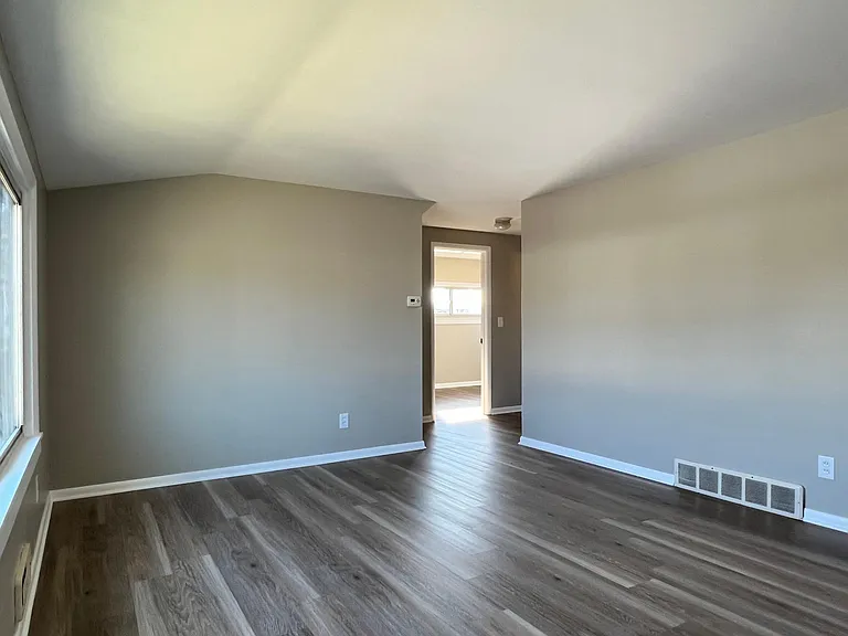 Living room pic #2