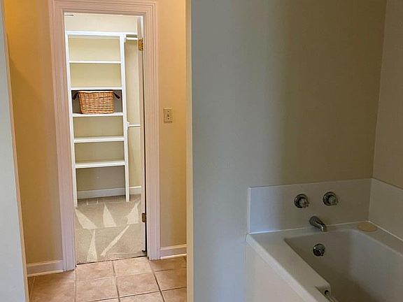 4th image of 1161 Oxford Pl