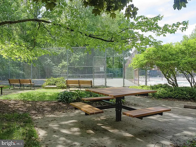 10625 Montrose Ave #201 — Photo 18