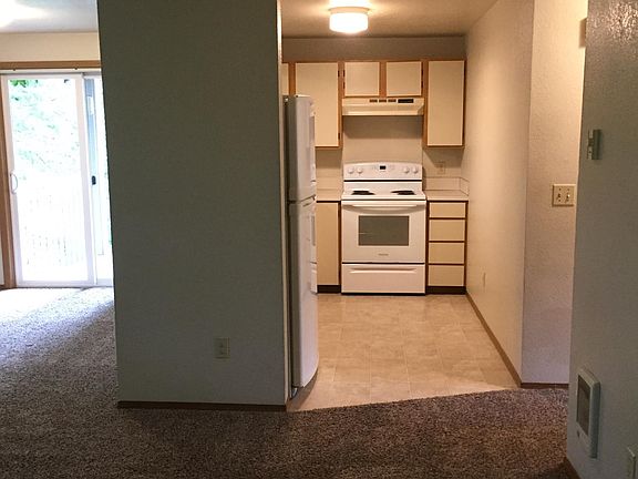 2nd image of 1105 Creekwood Ct SE APT D