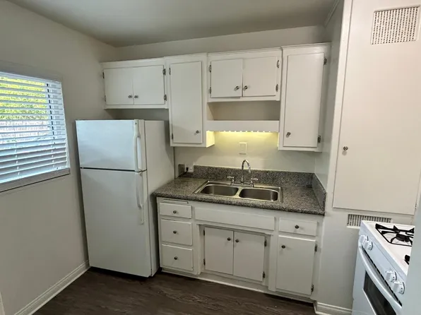 305 N Signal St APT 3, Ojai, CA 93023