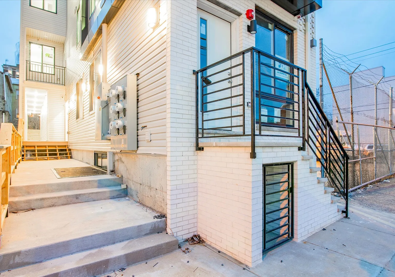 1230 N Marshall St - 2F — Photo 3