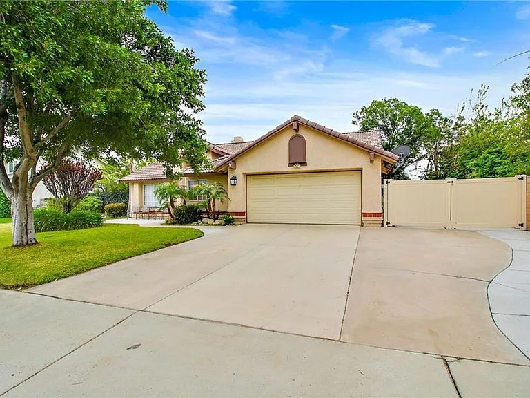 1551 W Shamrock St — Photo 3