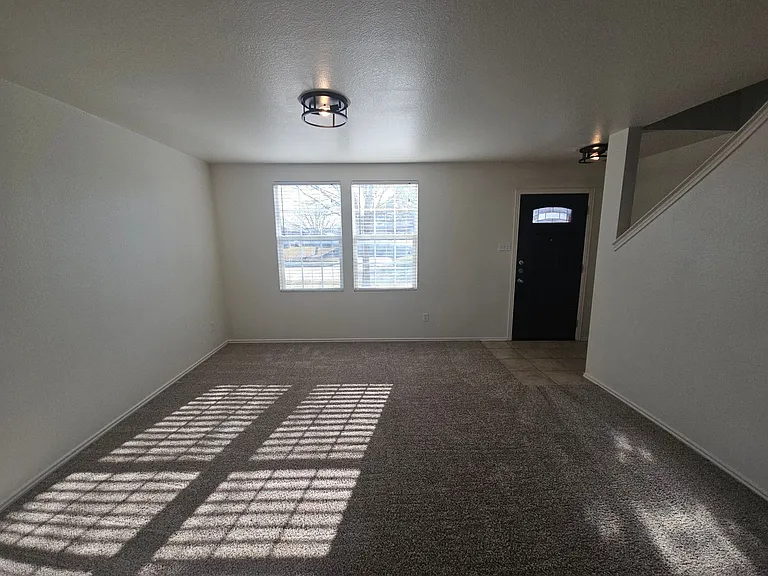 1432 Lauren Dr — Photo 3