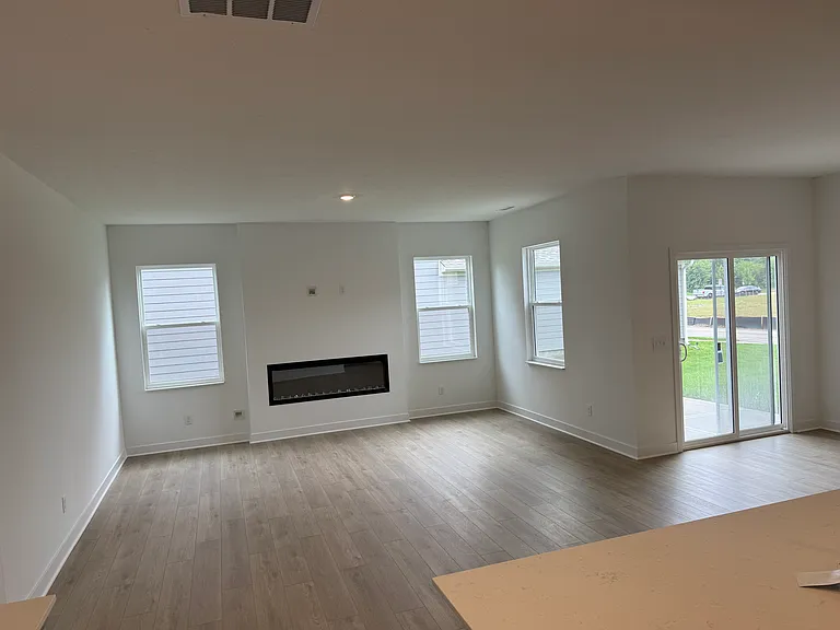 411 Eisenhower St — Photo 10