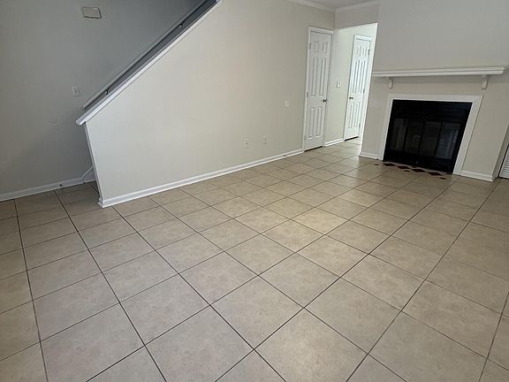 3rd image of 2905 Cedar Creek Rd APT E