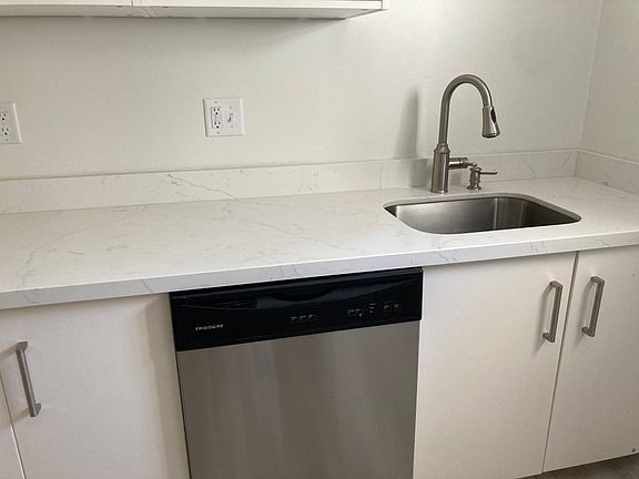 5th image of 369 N 450th St W