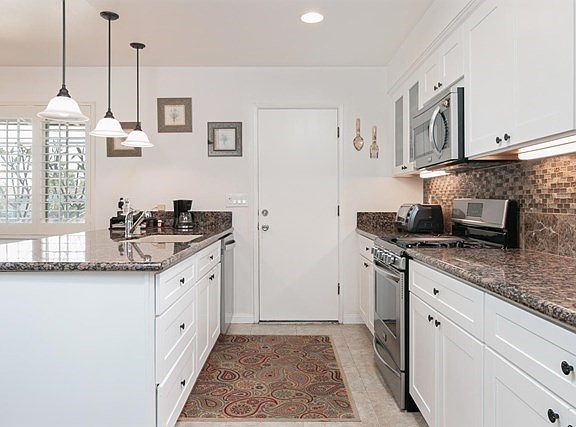290 Gardenia Ave-011-12-Kitchen-MLS_Size