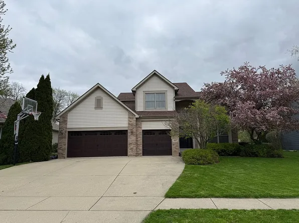 667 Indian Ridge Dr, Antioch, IL 60002