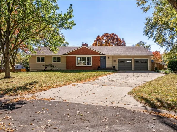 7616 Mohawk Dr, Prairie Village, KS 66208