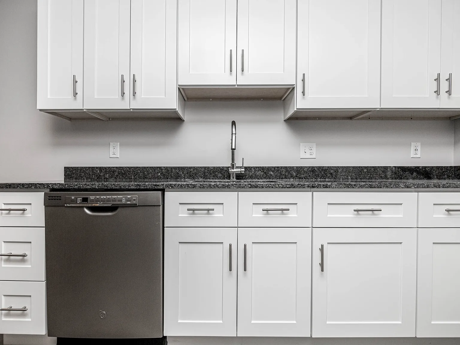 1 bed, 650 sqft, $2,400 — Photo 3