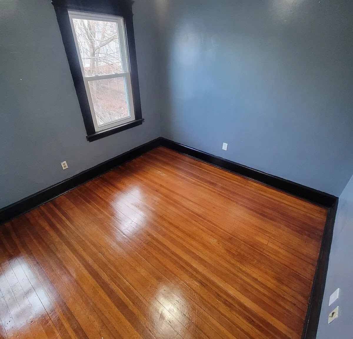 3 bed, 1.0 bath, 3096 sqft, $1,500 — Photo 4