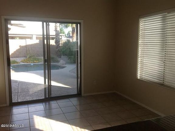 3rd image of 1024 W Mulberry Dr