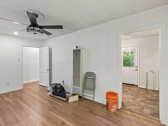 4th image of 4330 Wabash Ave