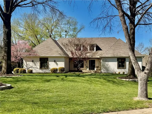 12716 El Monte St, Leawood, KS 66209