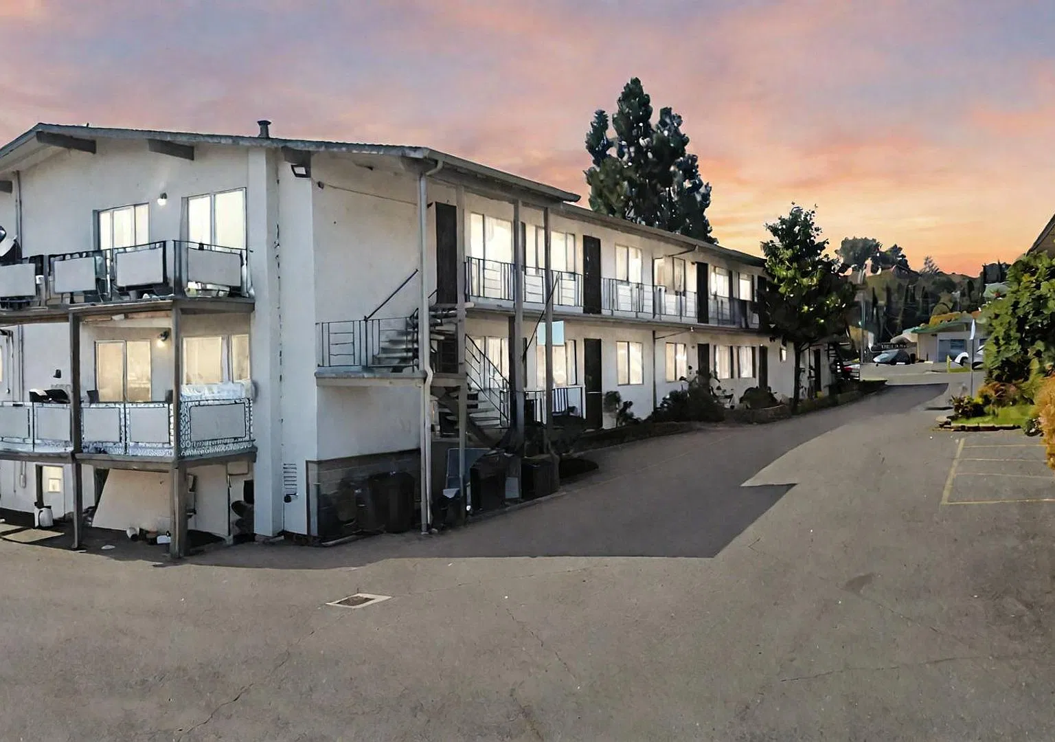 510 Fairgrounds Dr — Photo 3