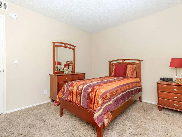 Sunset View Apartments — Photo 45