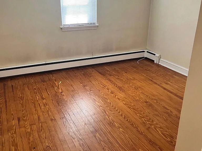 14 Oak Ave — Photo 2