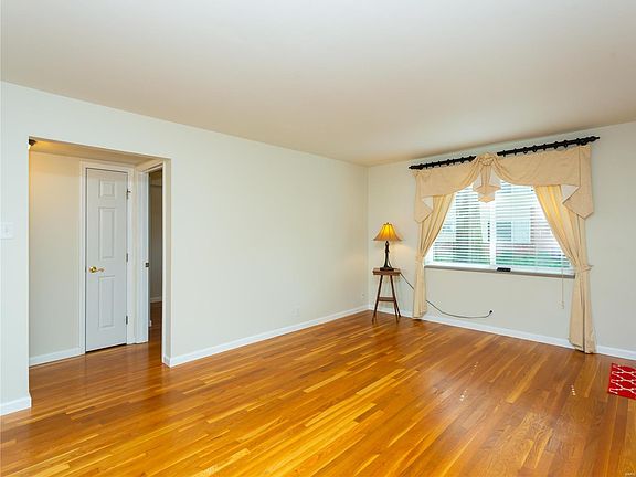 2nd image of 123 E Washington Ave APT 1S