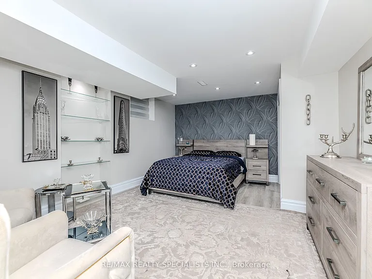 121 Boxwood Cres — Photo 44
