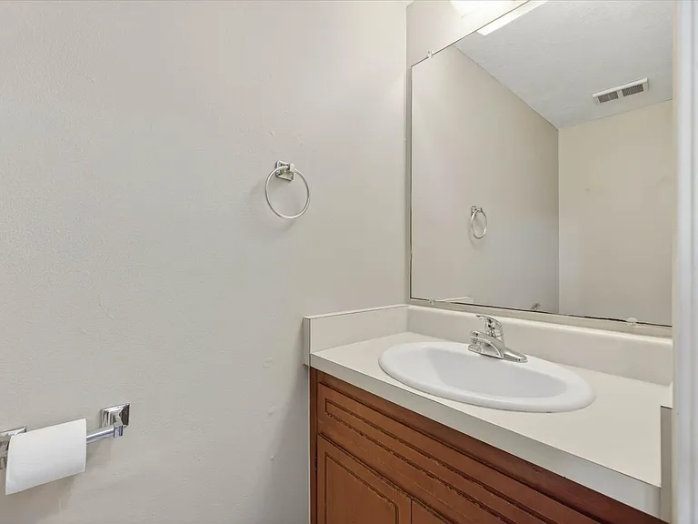 921 Kingsbury Dr #C — Photo 18