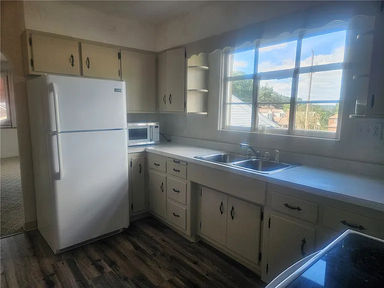 2448 Mill St — Photo 3