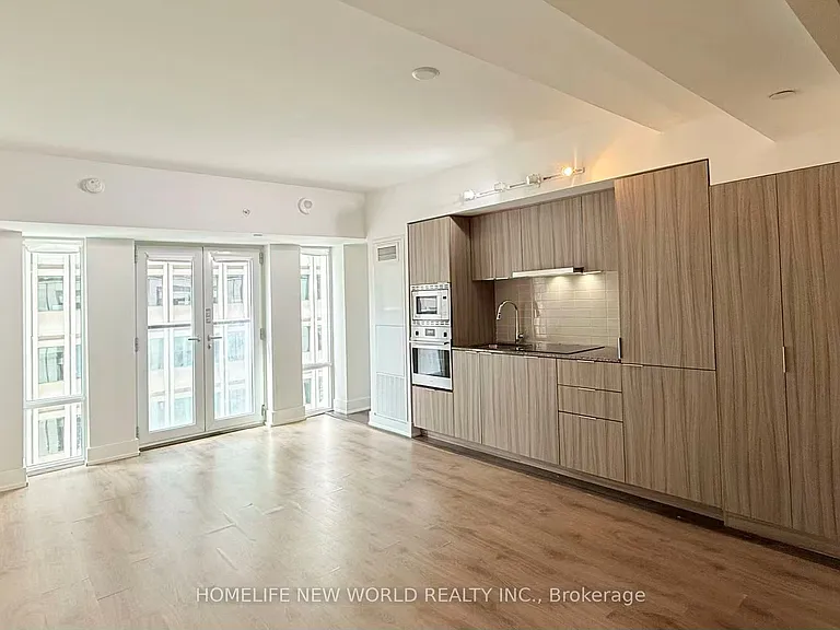 955 Bay St #814 — Photo 13