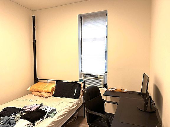 3rd image of 142 W 109th St APT 5R