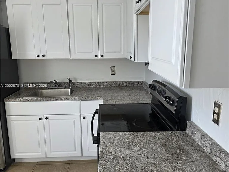 412 SW 10th St #1-2 — Photo 5