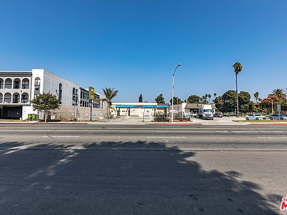 2nd image of 515 W La Palma Ave
