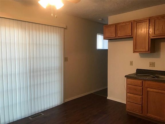 4th image of 1526 Park St