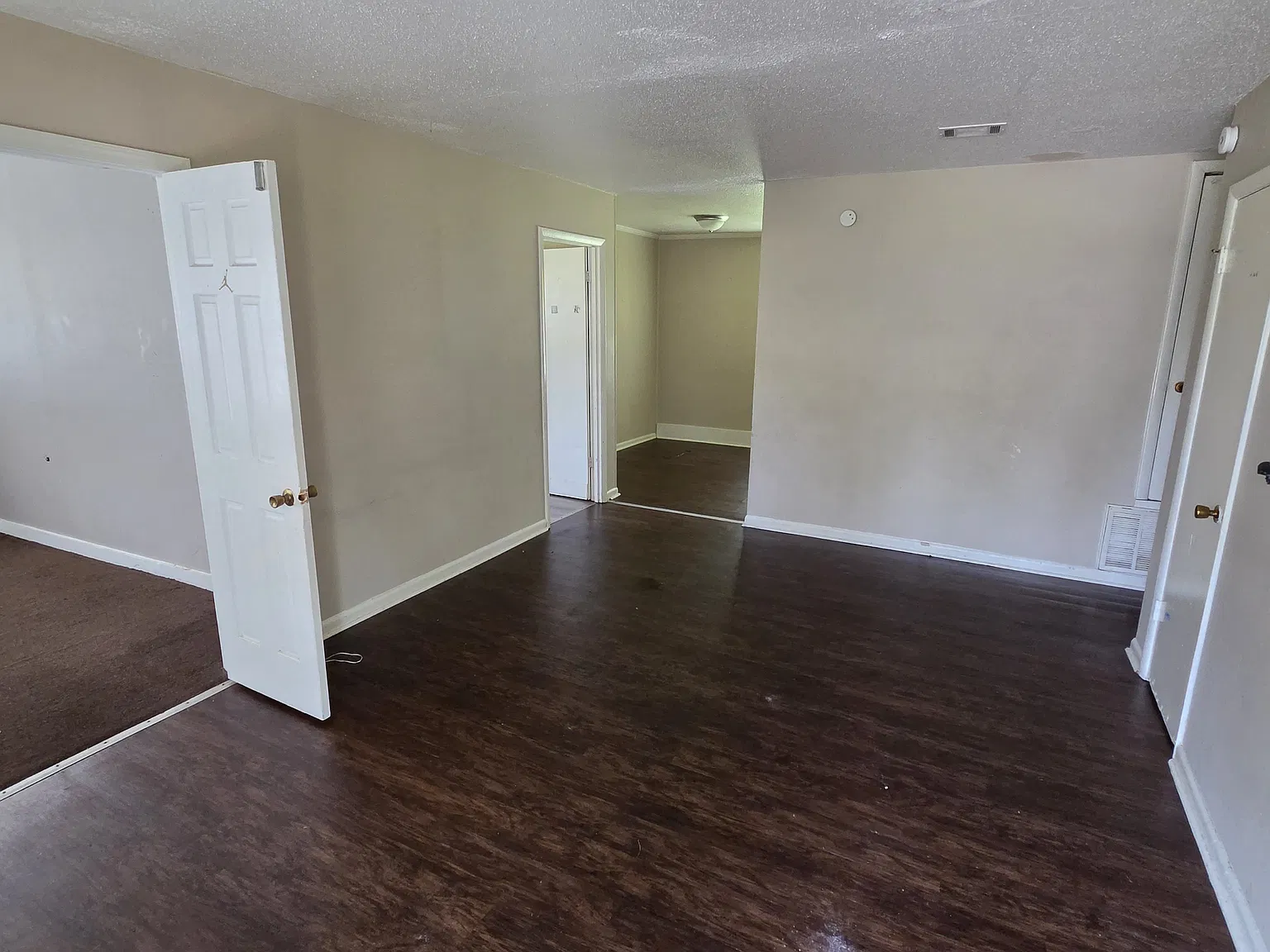 4 bed, 1260 sqft, $1,200 — Photo 2