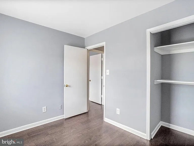 330 Brock Sq — Photo 9