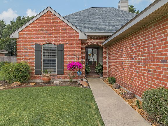 3rd image of 407 Lodge Dr