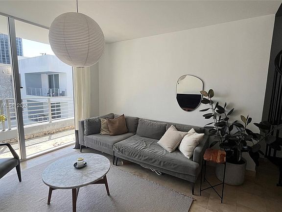 2nd image of 3339 Virginia St #Penthouse 6