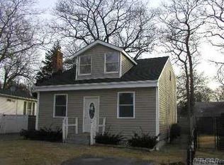 5 Garland Rd, Rocky Point, NY 11778