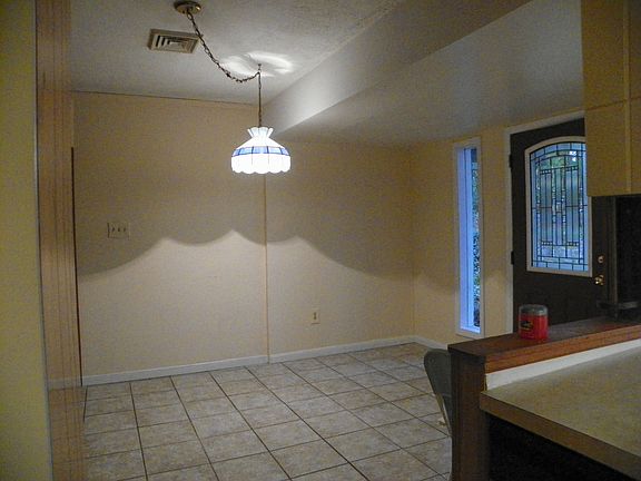 Kitchen Dining Area